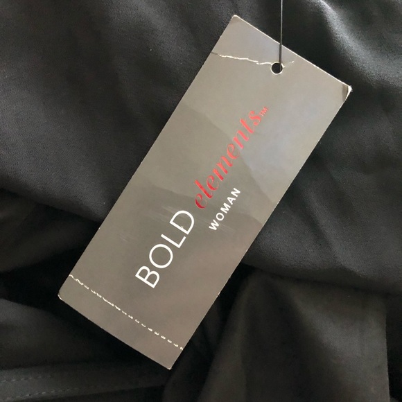 Bold Elements Woman Black Cold Shoulder Romper - 5X - Picture 9 of 13